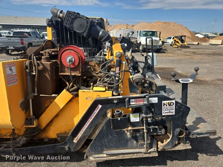 image for item FB9436 2015 Lee-Boy 8510C paver