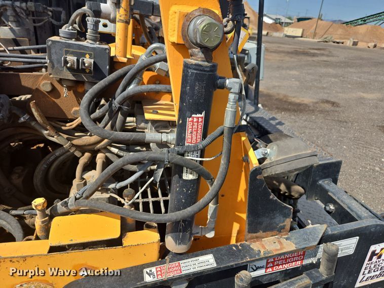 image for item FB9436 2015 Lee-Boy 8510C paver