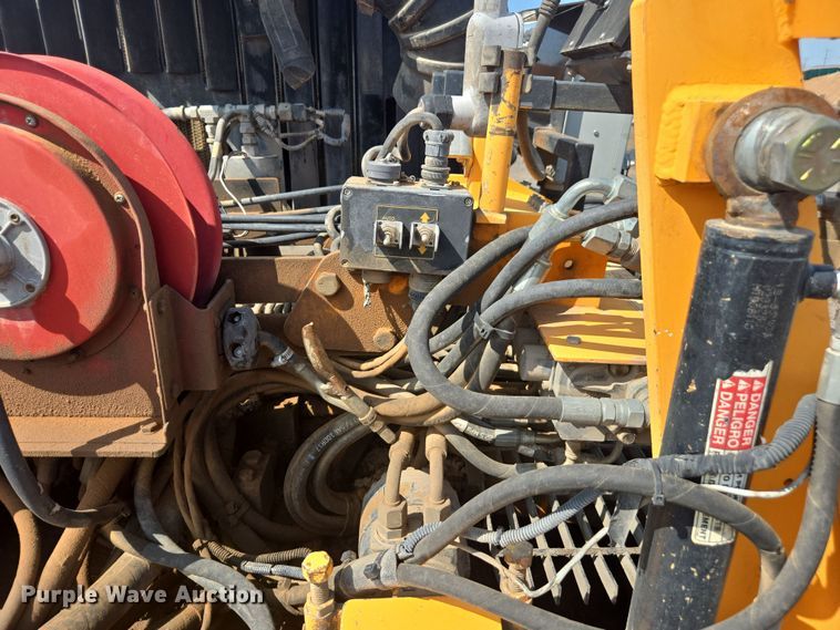 image for item FB9436 2015 Lee-Boy 8510C paver