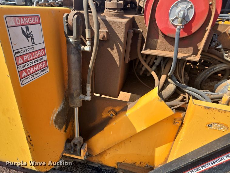 image for item FB9436 2015 Lee-Boy 8510C paver