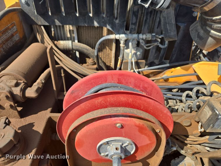 image for item FB9436 2015 Lee-Boy 8510C paver