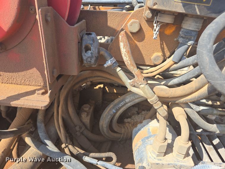 image for item FB9436 2015 Lee-Boy 8510C paver