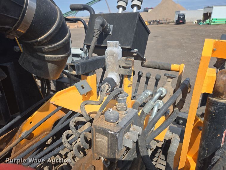 image for item FB9436 2015 Lee-Boy 8510C paver