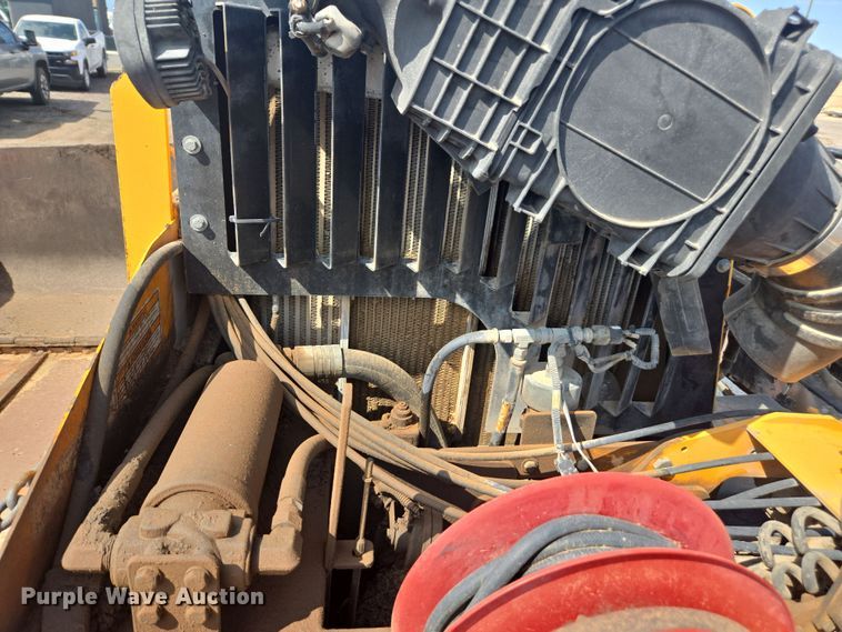 image for item FB9436 2015 Lee-Boy 8510C paver