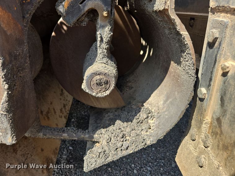 image for item FB9436 2015 Lee-Boy 8510C paver