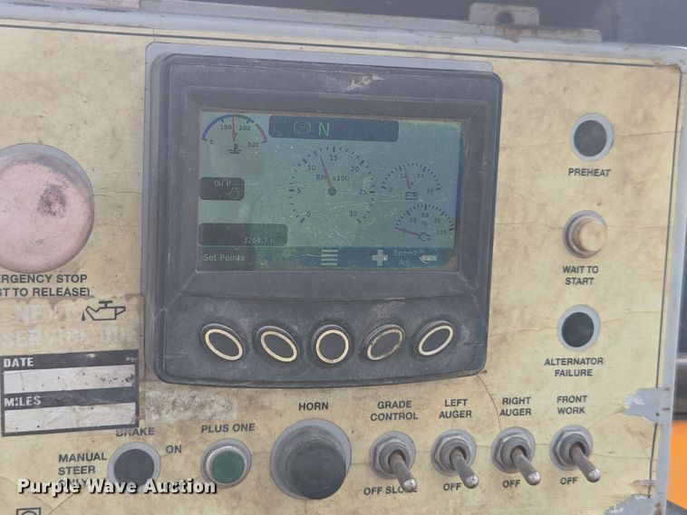 image for item FB9436 2015 Lee-Boy 8510C paver