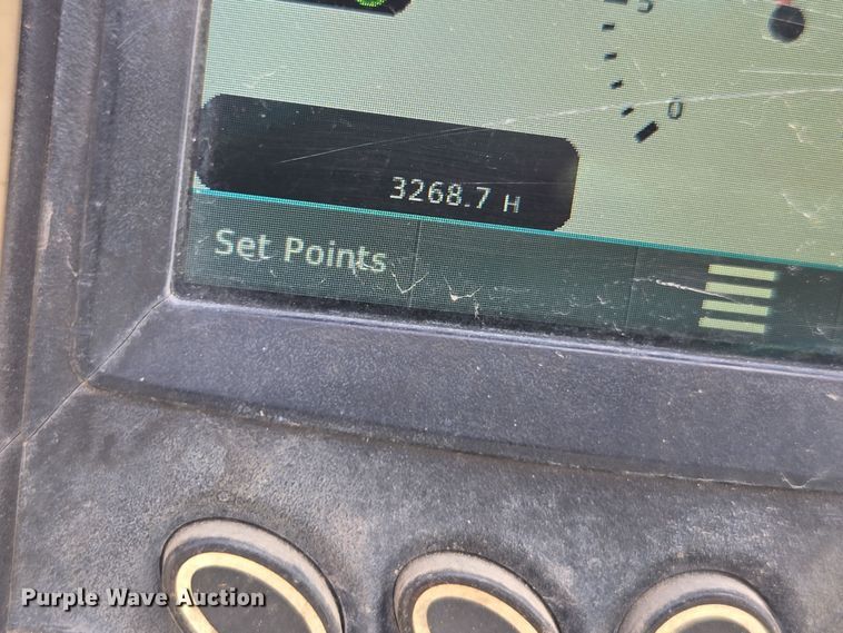 image for item FB9436 2015 Lee-Boy 8510C paver