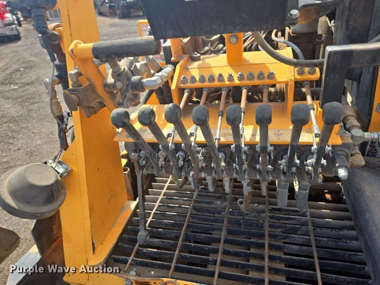 image for item FB9436 2015 Lee-Boy 8510C paver