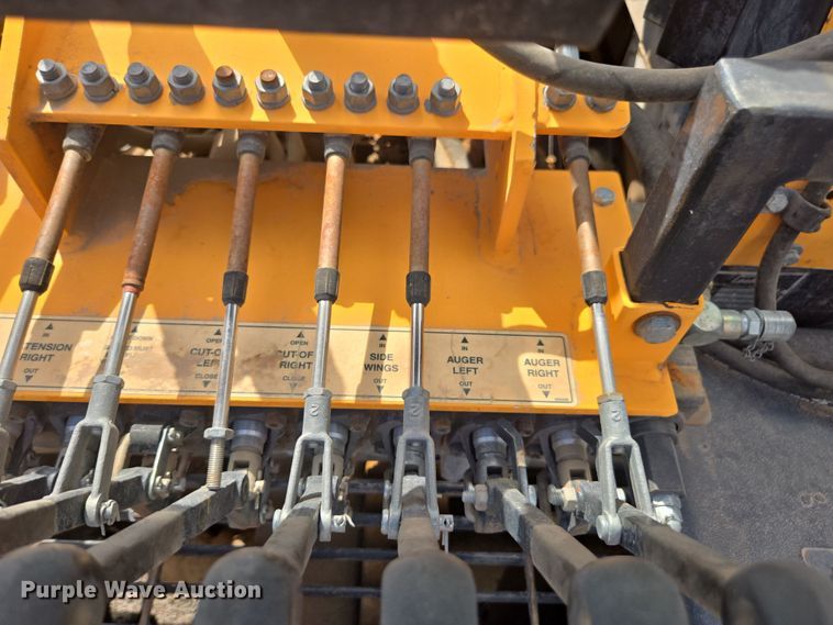 image for item FB9436 2015 Lee-Boy 8510C paver