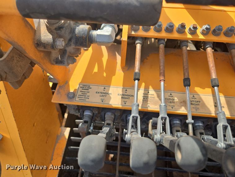 image for item FB9436 2015 Lee-Boy 8510C paver