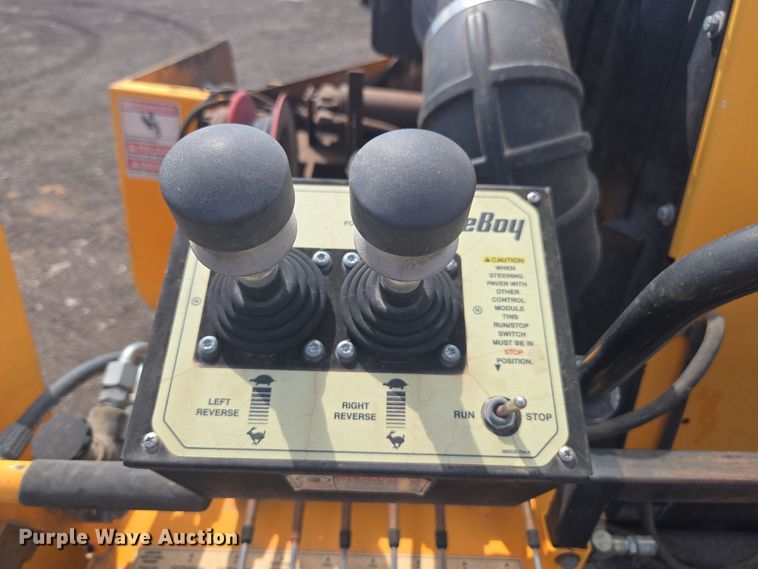 image for item FB9436 2015 Lee-Boy 8510C paver