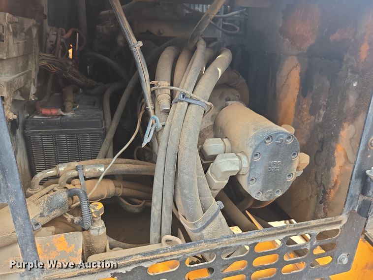 image for item FB9436 2015 Lee-Boy 8510C paver