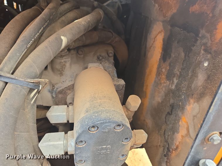 image for item FB9436 2015 Lee-Boy 8510C paver