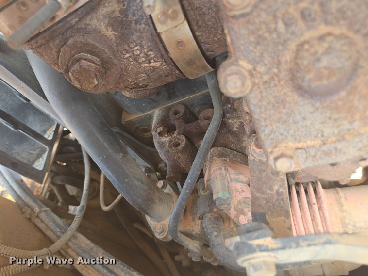 image for item FB9436 2015 Lee-Boy 8510C paver