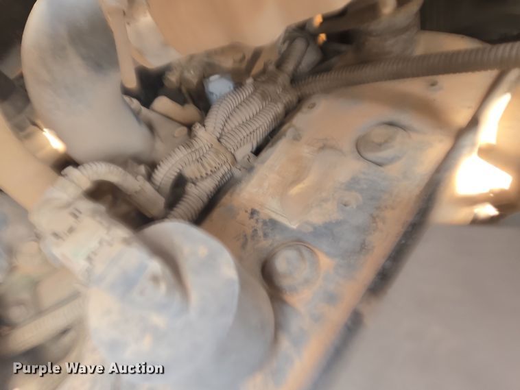 image for item FB9436 2015 Lee-Boy 8510C paver