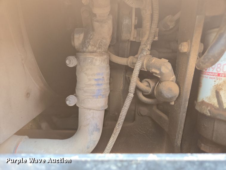 image for item FB9436 2015 Lee-Boy 8510C paver