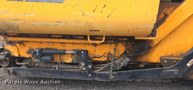 image for item FB9436 2015 Lee-Boy 8510C paver