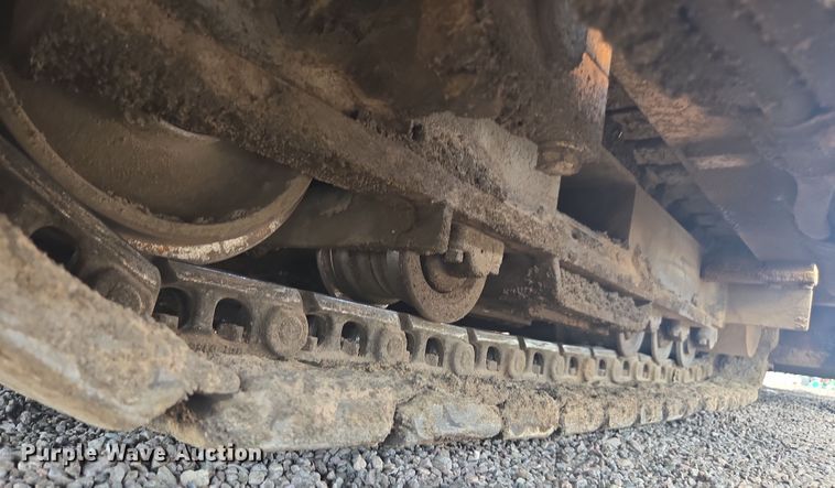 image for item FB9436 2015 Lee-Boy 8510C paver