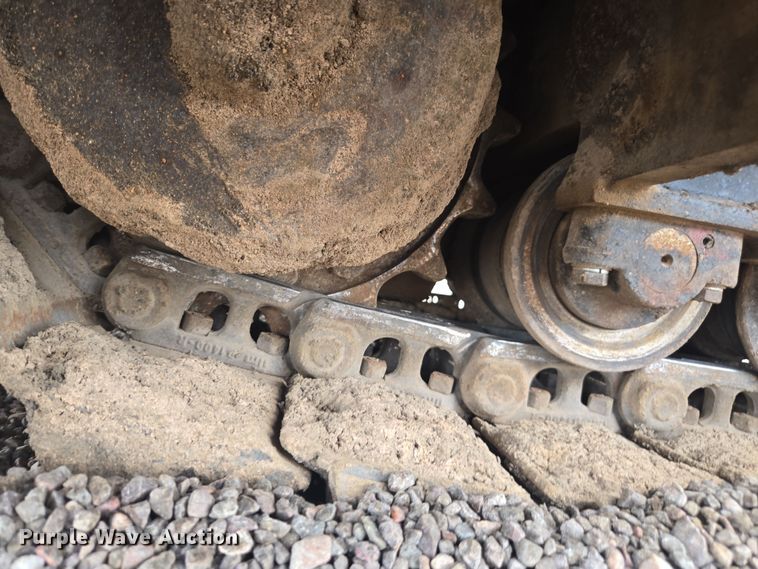 image for item FB9436 2015 Lee-Boy 8510C paver