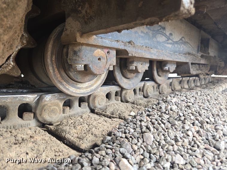 image for item FB9436 2015 Lee-Boy 8510C paver