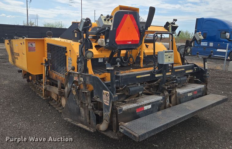 image for item FB9437 2015 Lee-Boy 8616B paver