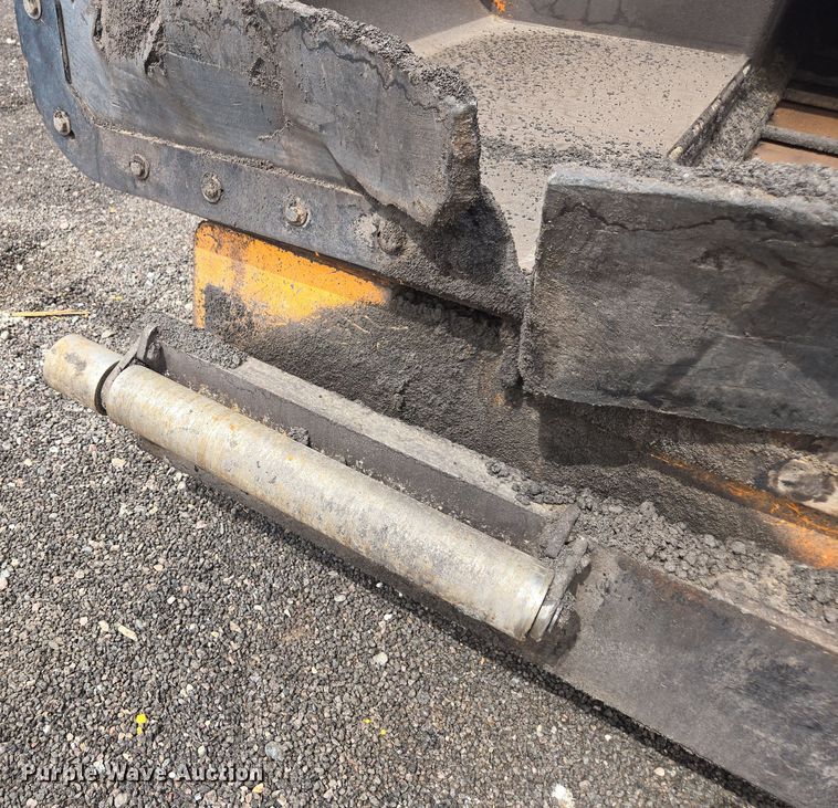 image for item FB9437 2015 Lee-Boy 8616B paver