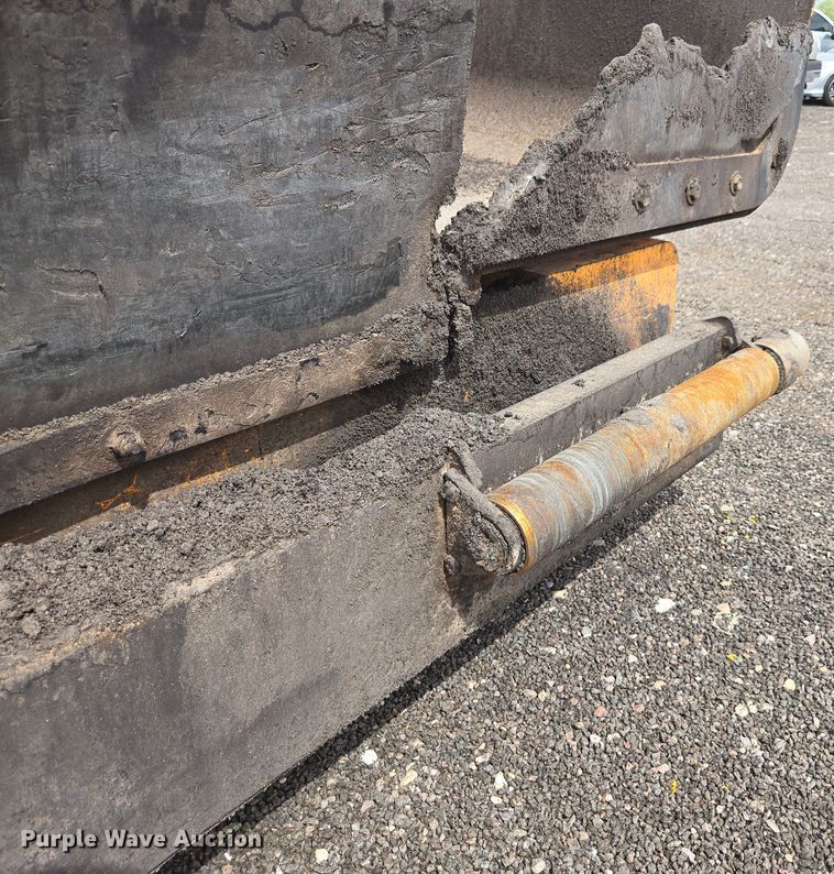 image for item FB9437 2015 Lee-Boy 8616B paver