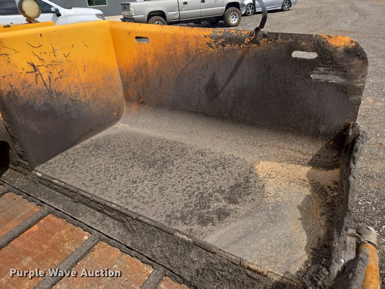 image for item FB9437 2015 Lee-Boy 8616B paver