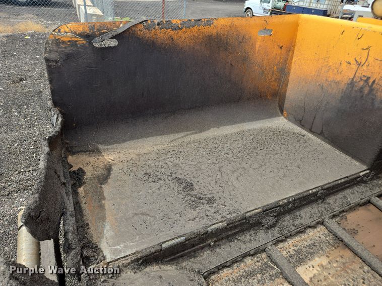 image for item FB9437 2015 Lee-Boy 8616B paver