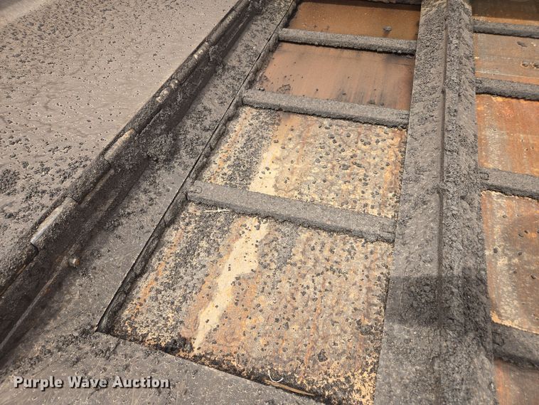 image for item FB9437 2015 Lee-Boy 8616B paver