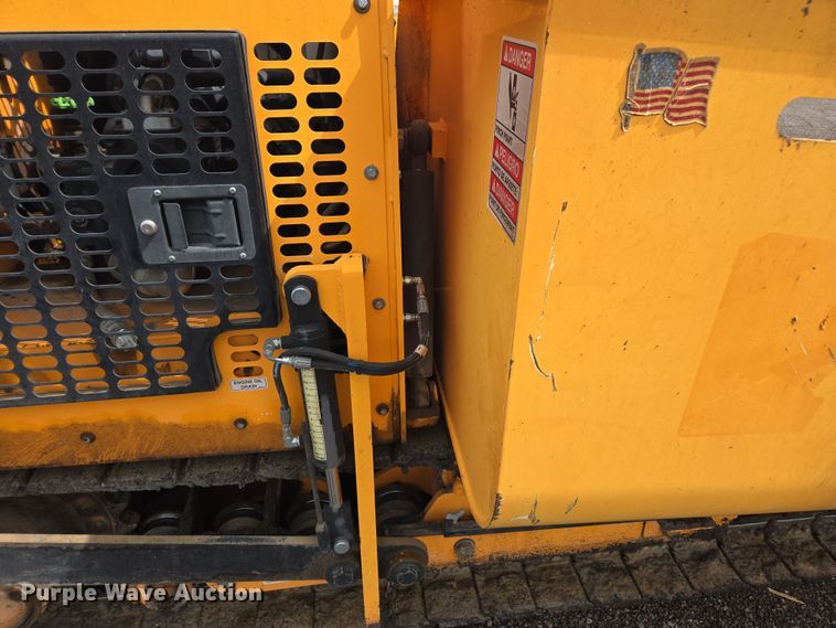 image for item FB9437 2015 Lee-Boy 8616B paver