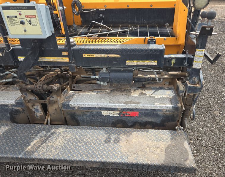 image for item FB9437 2015 Lee-Boy 8616B paver