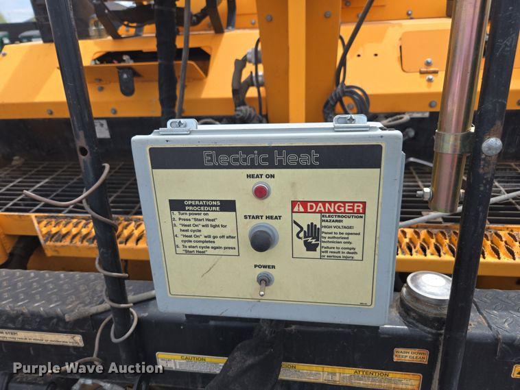 image for item FB9437 2015 Lee-Boy 8616B paver