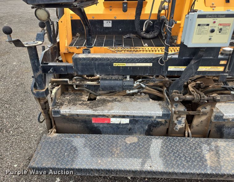 image for item FB9437 2015 Lee-Boy 8616B paver