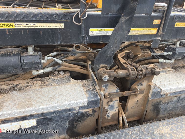 image for item FB9437 2015 Lee-Boy 8616B paver