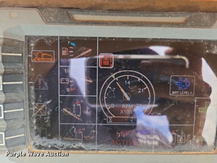 image for item FB9437 2015 Lee-Boy 8616B paver