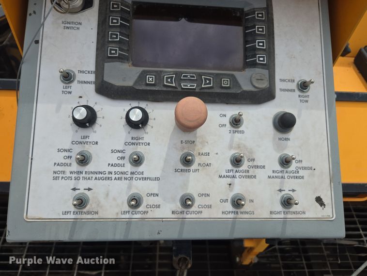 image for item FB9437 2015 Lee-Boy 8616B paver