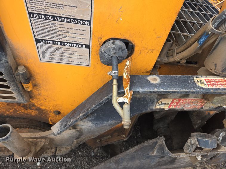 image for item FB9437 2015 Lee-Boy 8616B paver