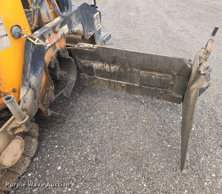 image for item FB9437 2015 Lee-Boy 8616B paver