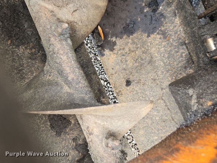 image for item FB9437 2015 Lee-Boy 8616B paver