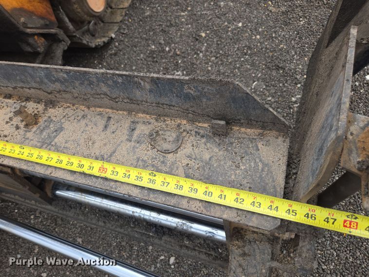 image for item FB9437 2015 Lee-Boy 8616B paver