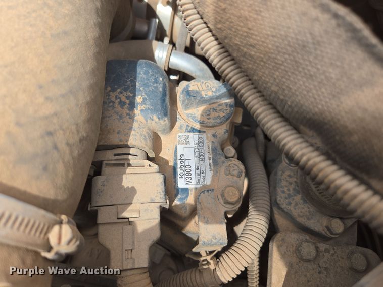 image for item FB9437 2015 Lee-Boy 8616B paver