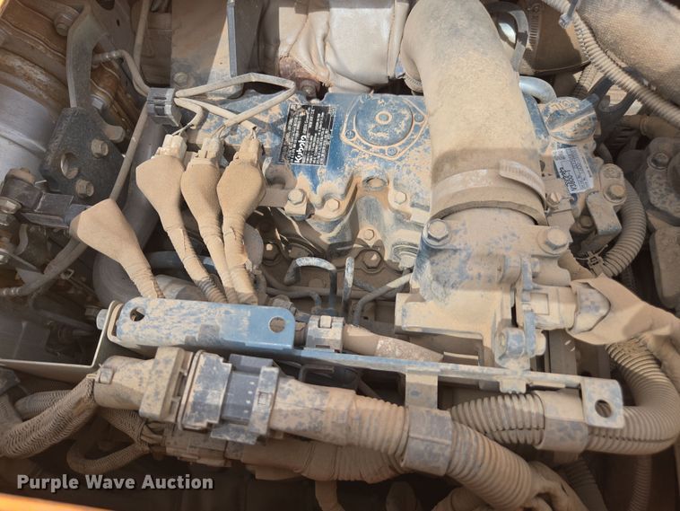 image for item FB9437 2015 Lee-Boy 8616B paver