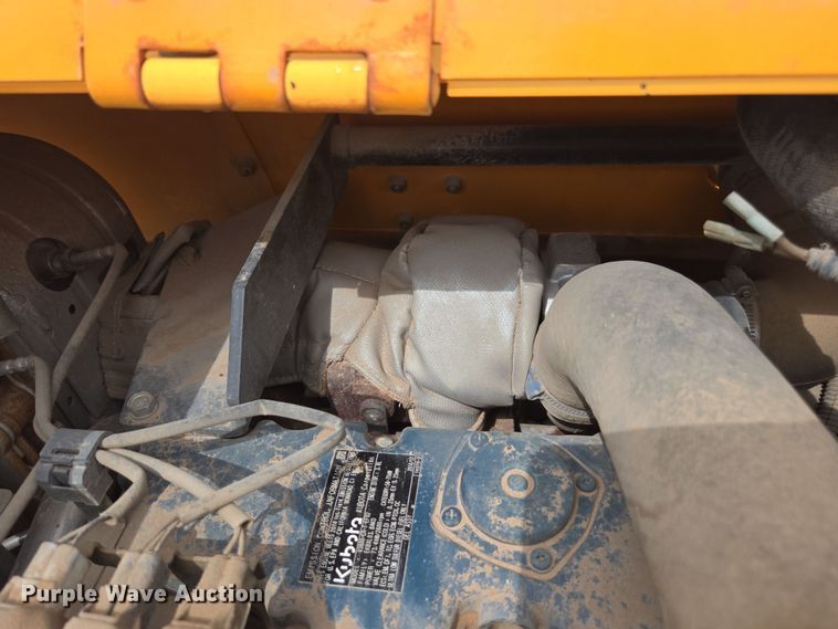 image for item FB9437 2015 Lee-Boy 8616B paver