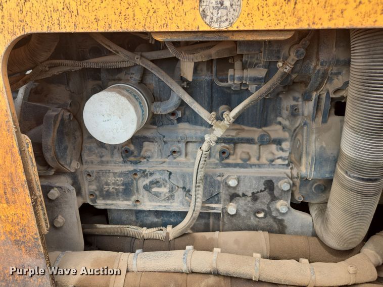 image for item FB9437 2015 Lee-Boy 8616B paver