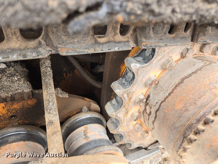 image for item FB9437 2015 Lee-Boy 8616B paver