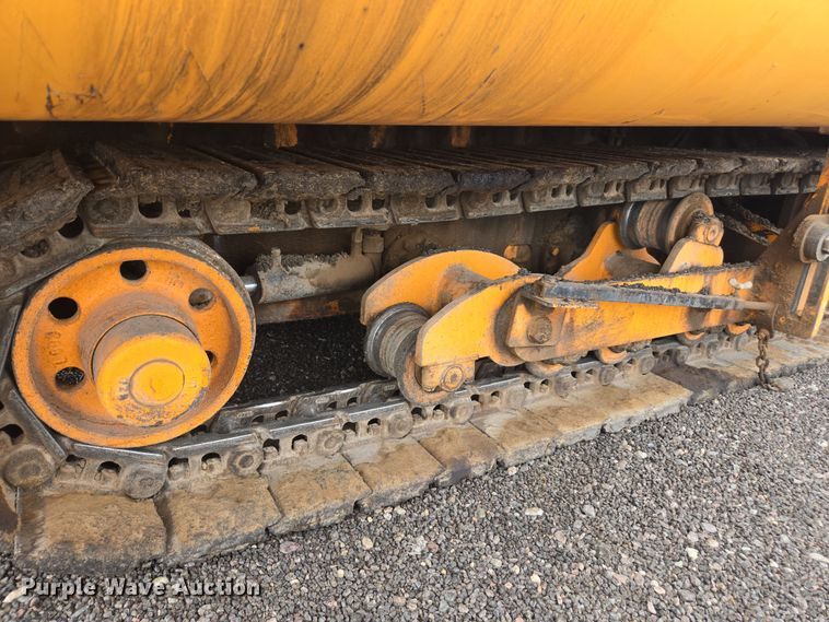 image for item FB9437 2015 Lee-Boy 8616B paver