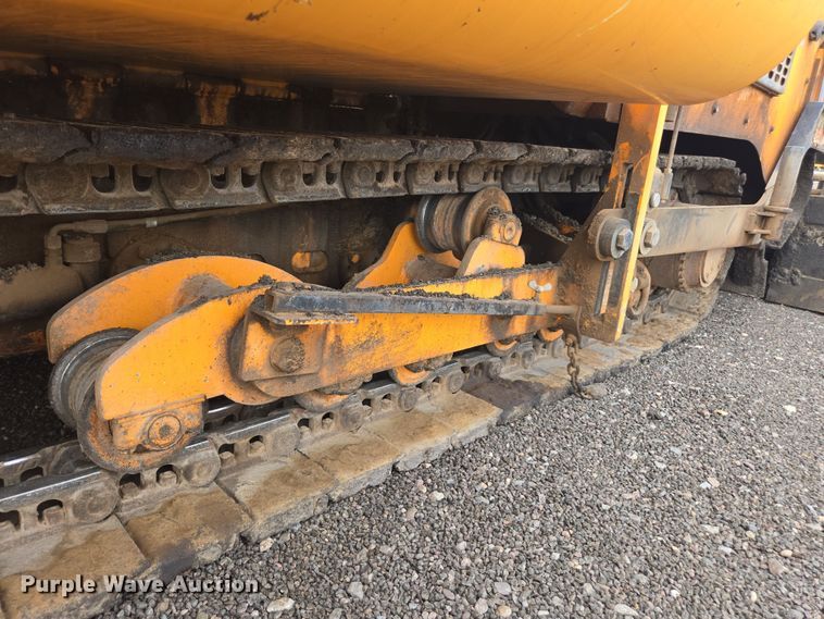 image for item FB9437 2015 Lee-Boy 8616B paver