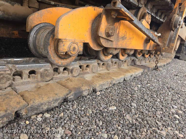 image for item FB9437 2015 Lee-Boy 8616B paver