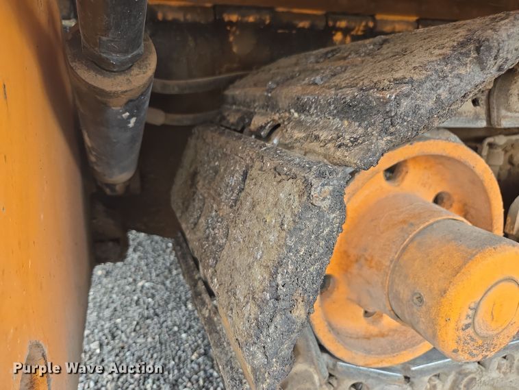 image for item FB9437 2015 Lee-Boy 8616B paver